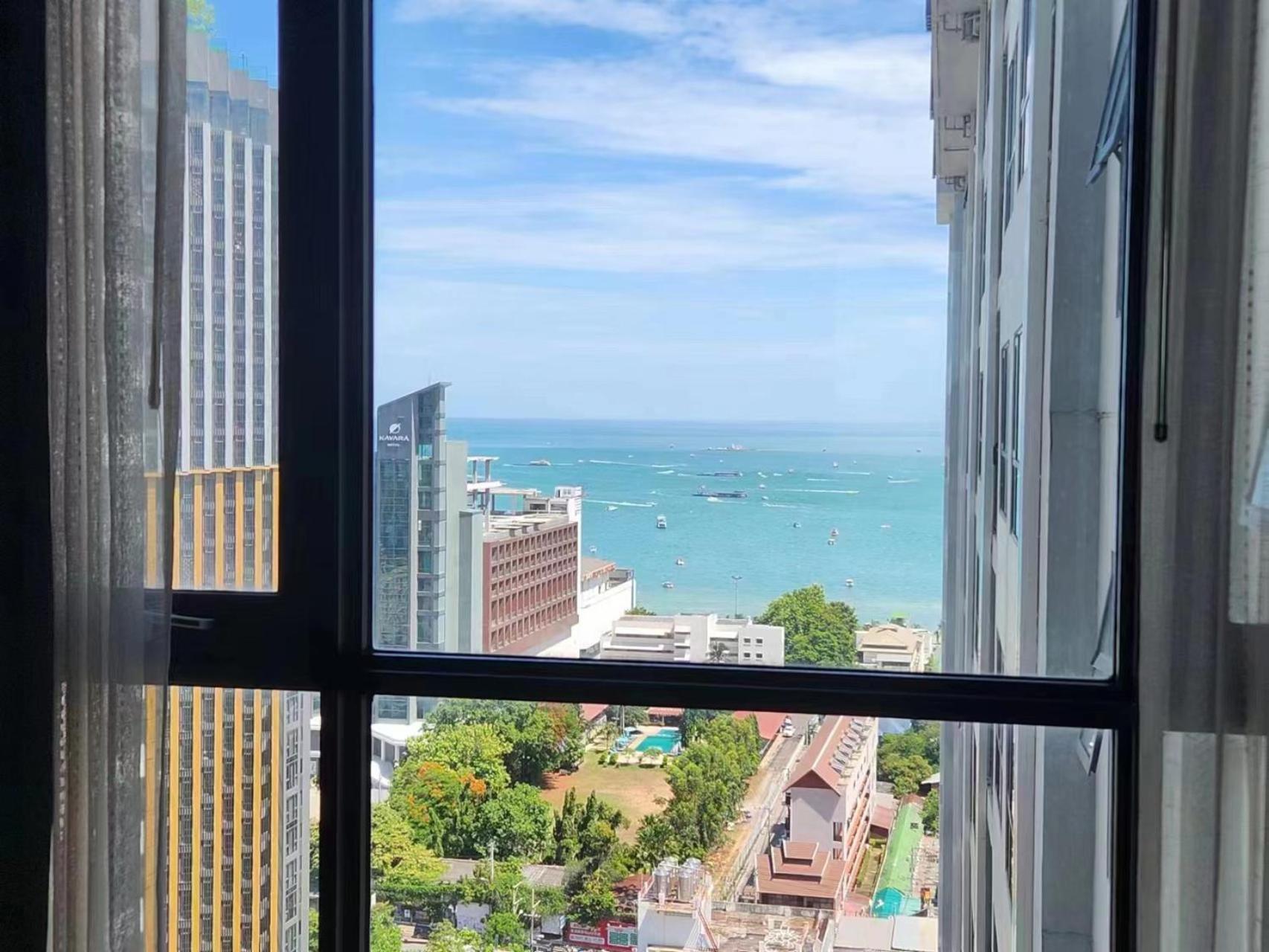 The Base Apartment Pattaya Ngoại thất bức ảnh
