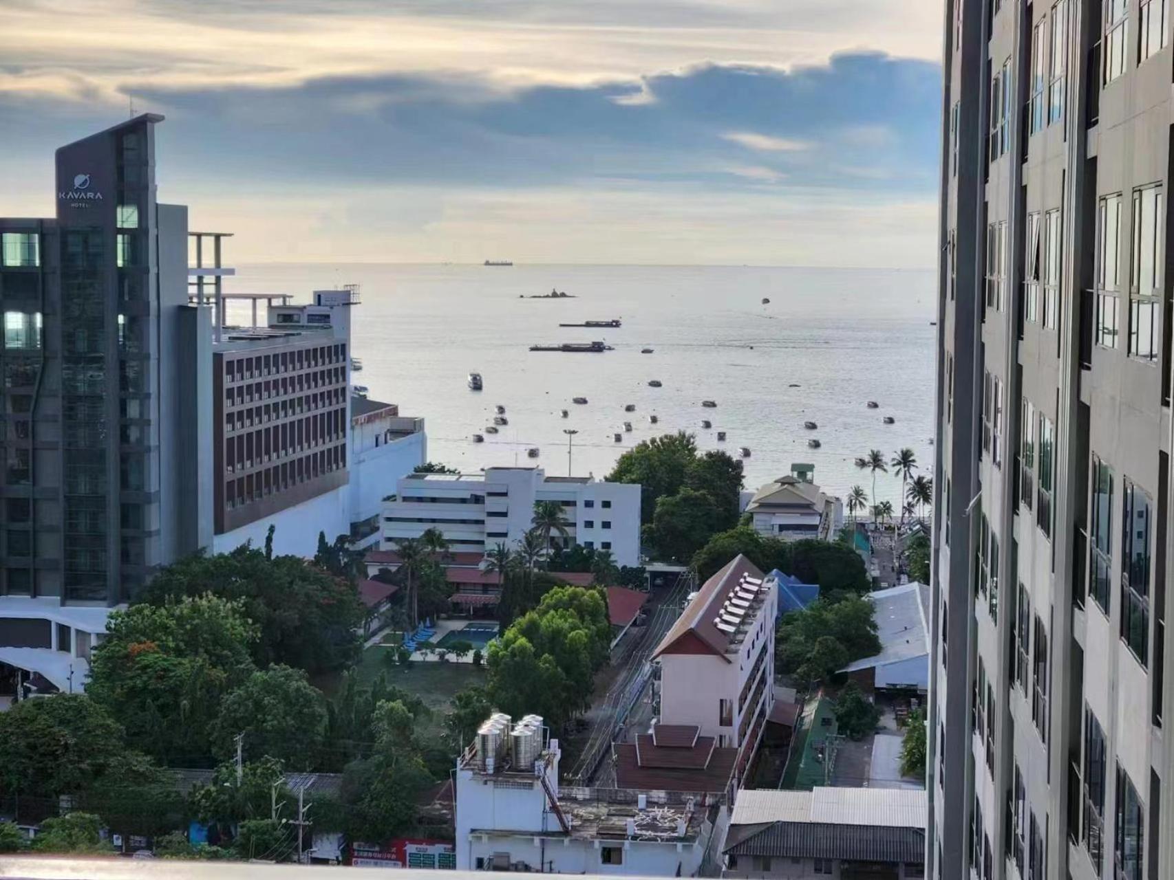 The Base Apartment Pattaya Ngoại thất bức ảnh